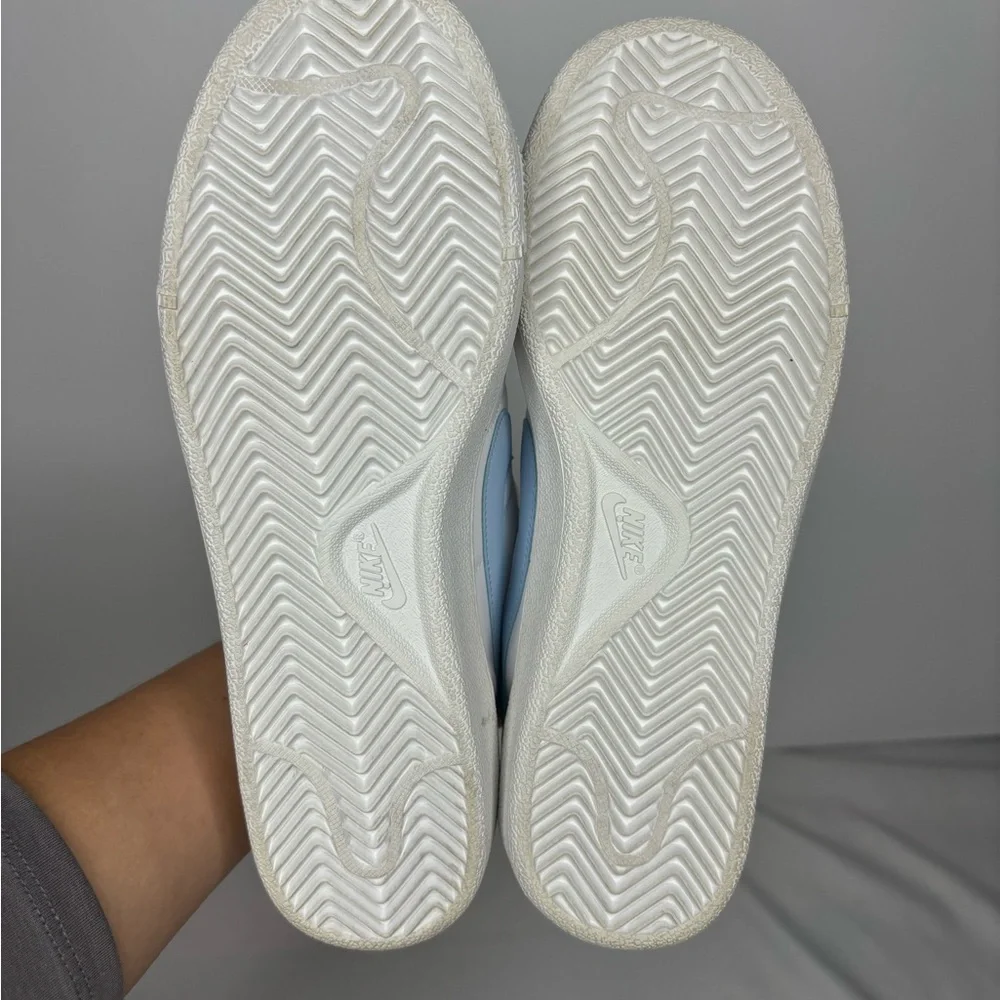 Y2Kwomen's Nike White and Blue Sneakers size‎ 8
